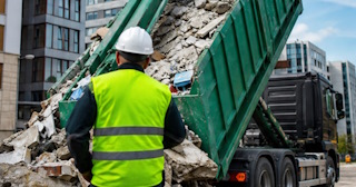 Вывоз строительного мусора в Сегеже: услуги лицензированной компании — ПроМусор
